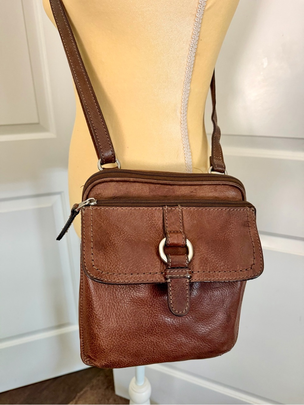 Fossil Brown Genuine Leather Crossbody Bag Medium Flap Shoulder Vintage Boho